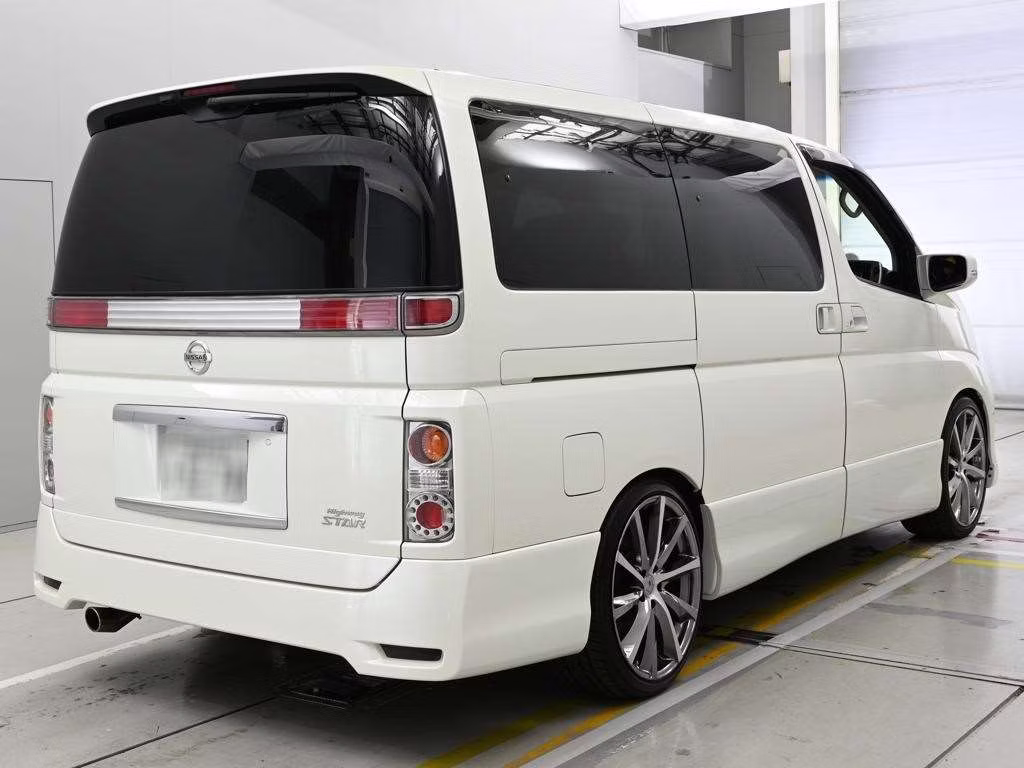 NISSAN ELGRAND