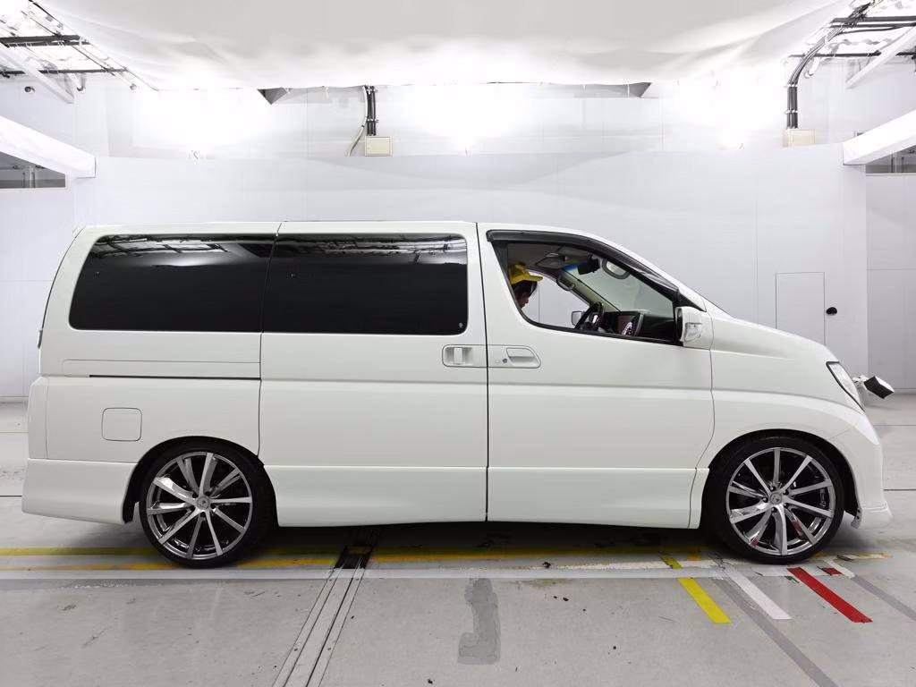 NISSAN ELGRAND