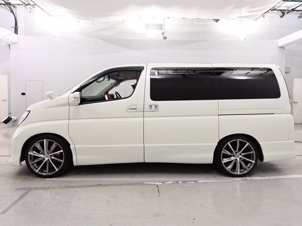 NISSAN ELGRAND