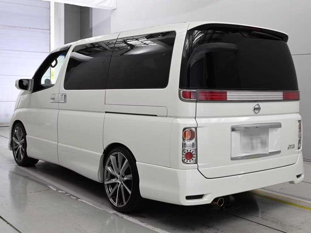 NISSAN ELGRAND