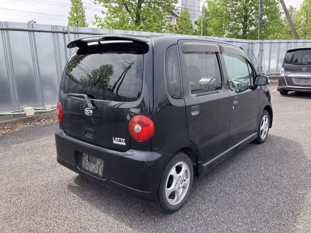 DAIHATSU MOVE LATTE