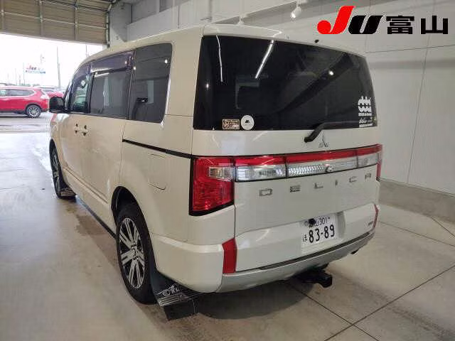 MITSUBISHI DELICA D:5