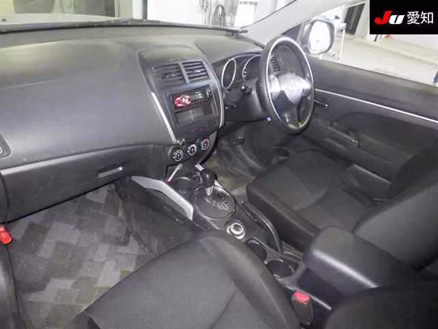 MITSUBISHI RVR