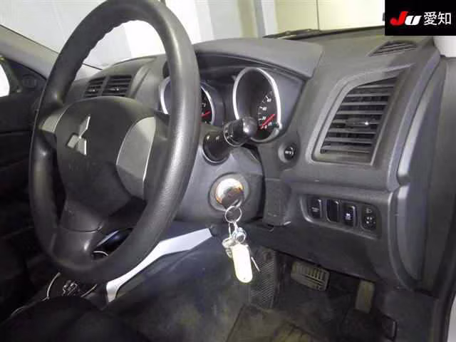 MITSUBISHI RVR