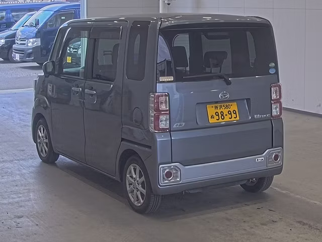 DAIHATSU WAKE