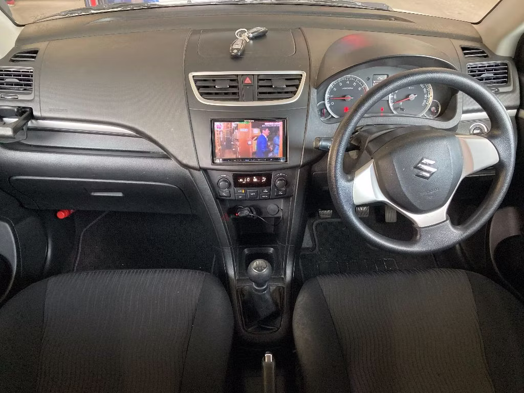 SUZUKI SWIFT