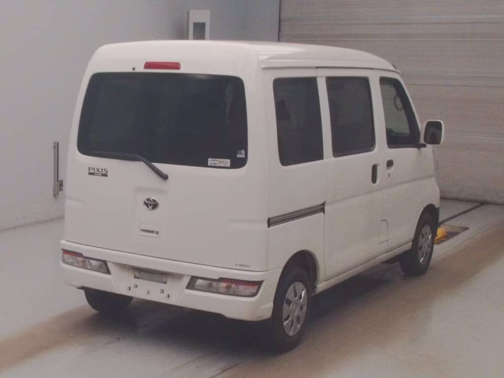 TOYOTA PIXIS VAN