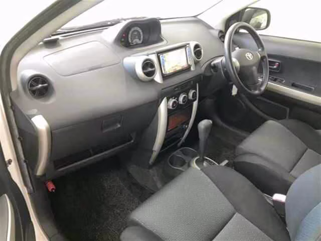 TOYOTA IST