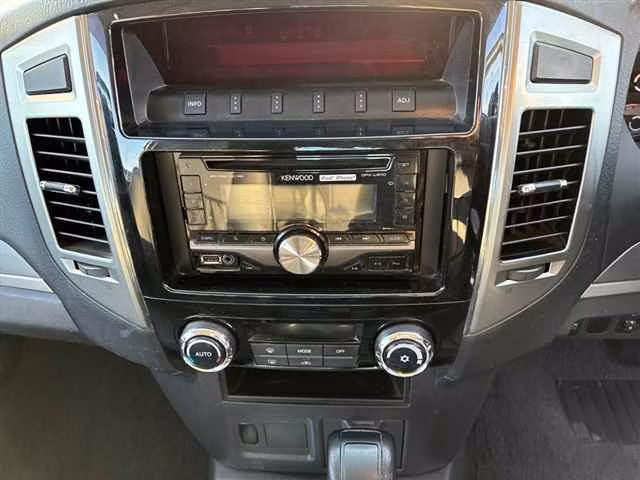 MITSUBISHI PAJERO