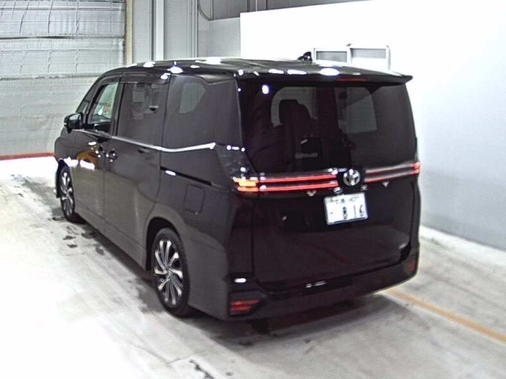 TOYOTA VOXY