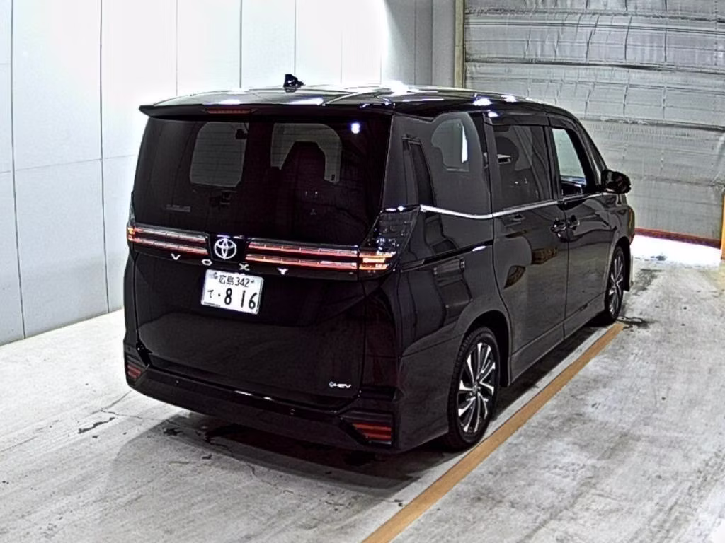TOYOTA VOXY