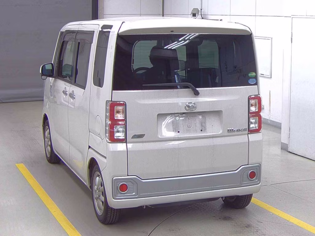 DAIHATSU WAKE