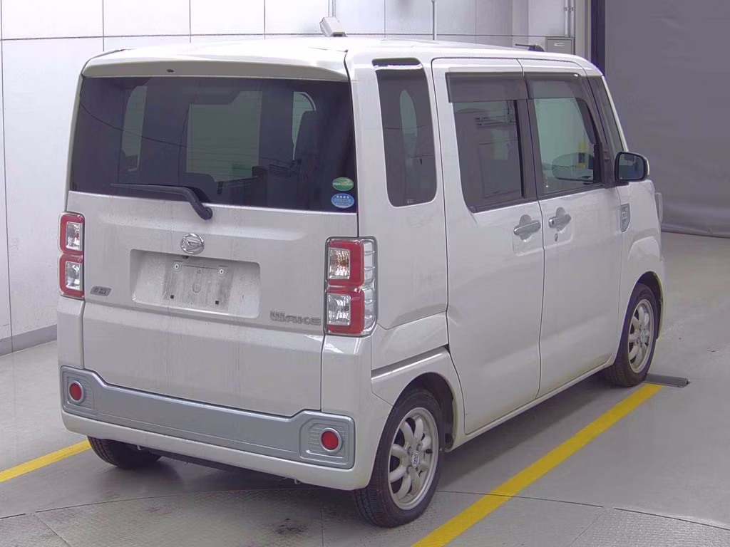 DAIHATSU WAKE