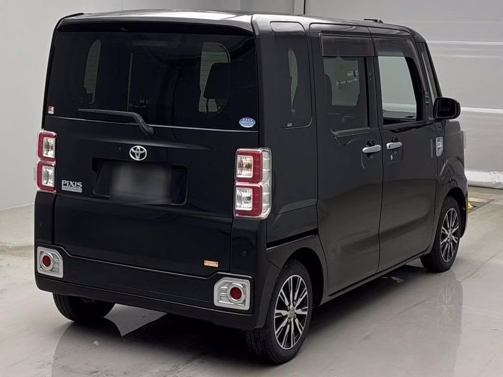 TOYOTA PIXIS MEGA