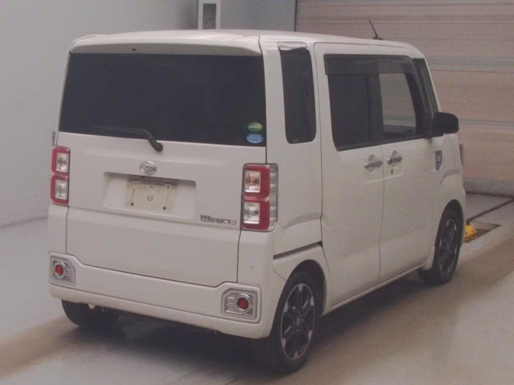 DAIHATSU WAKE
