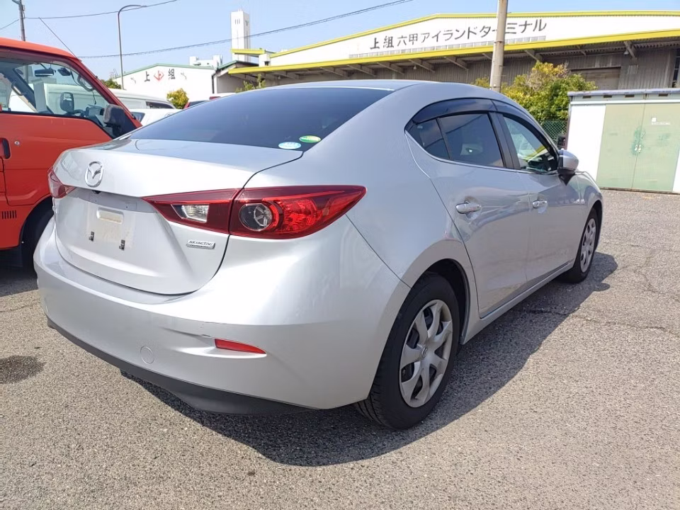 MAZDA AXELA