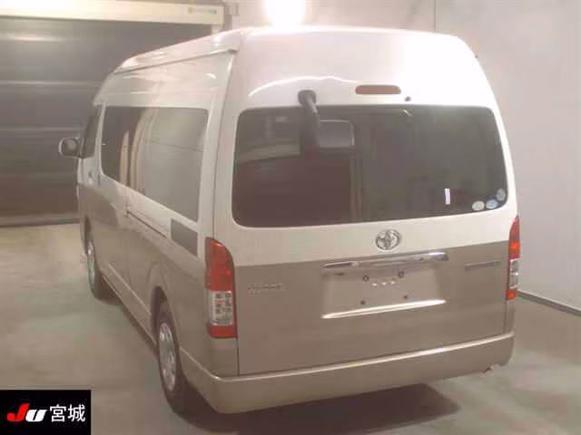 TOYOTA HIACE
