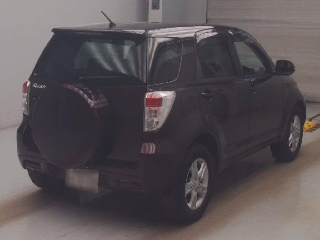TOYOTA RUSH