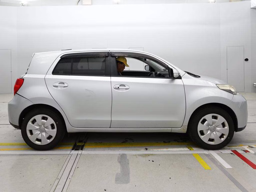 TOYOTA IST