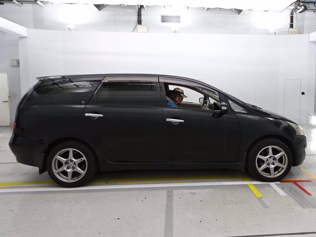 MITSUBISHI GRANDIS