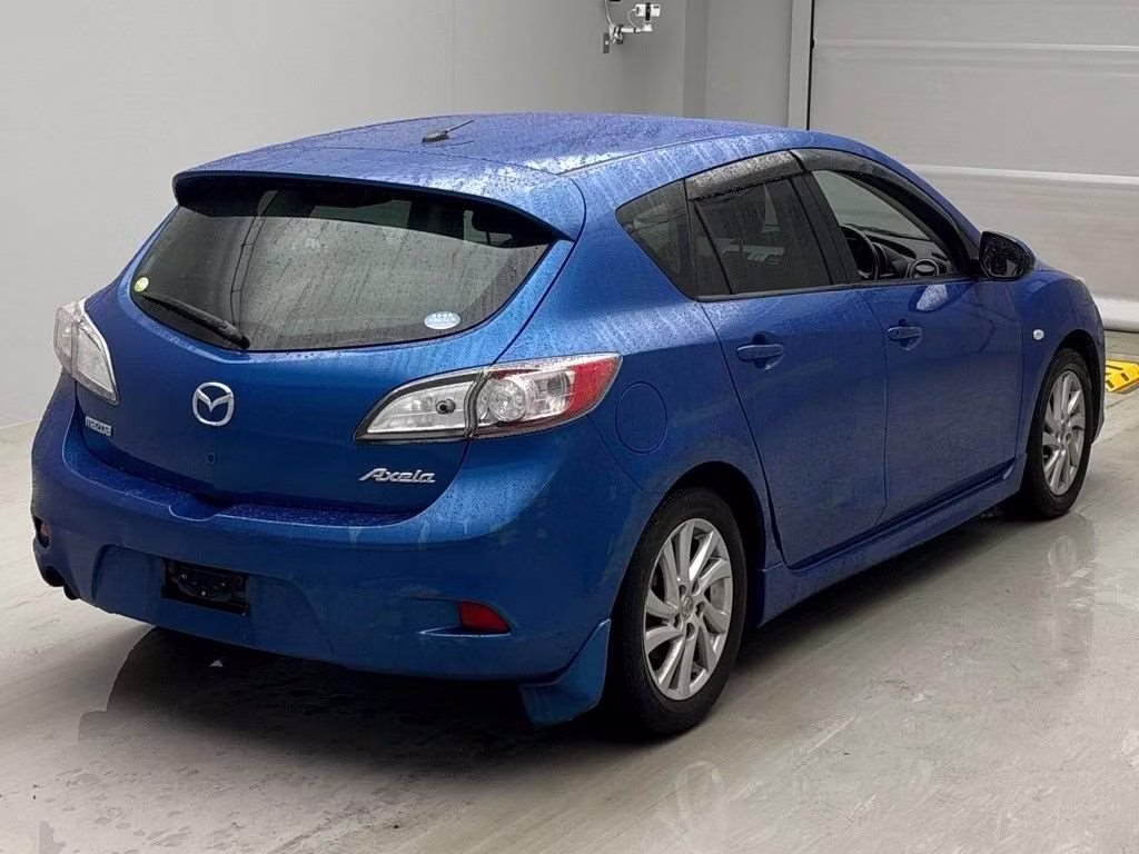 MAZDA AXELA