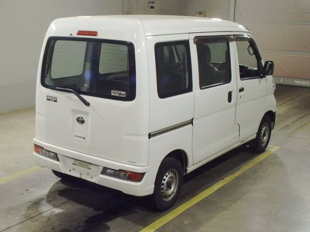 TOYOTA PIXIS VAN