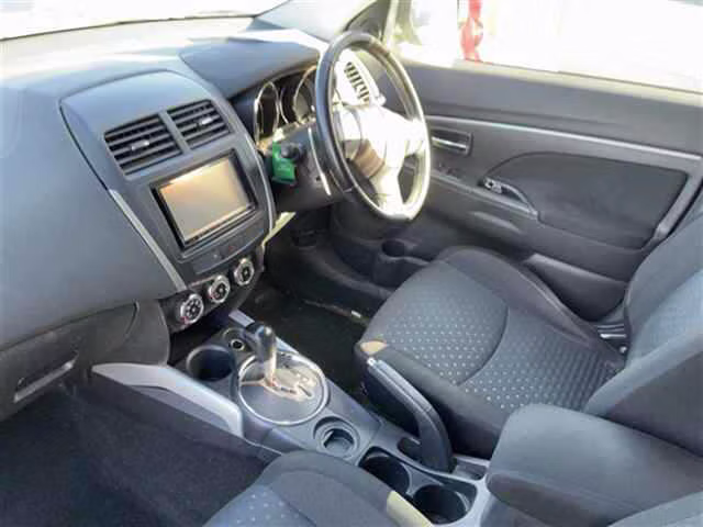 MITSUBISHI RVR