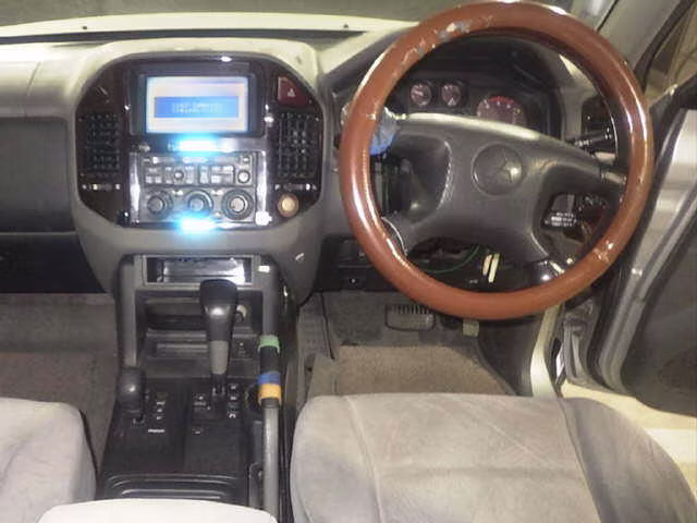 MITSUBISHI PAJERO
