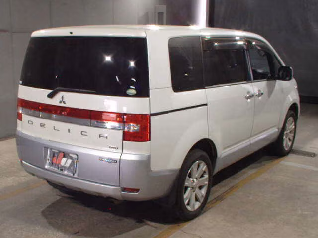 MITSUBISHI DELICA D:5