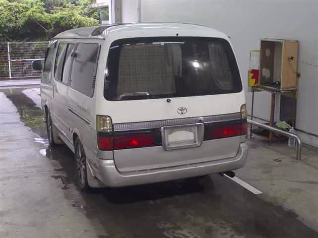 TOYOTA HIACE