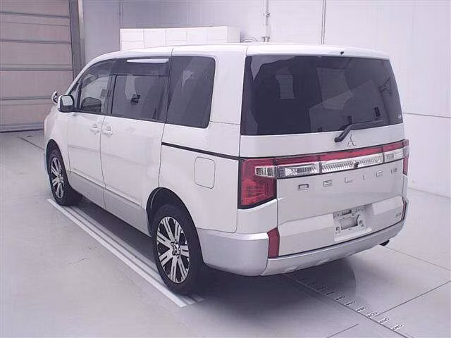 MITSUBISHI DELICA D:5