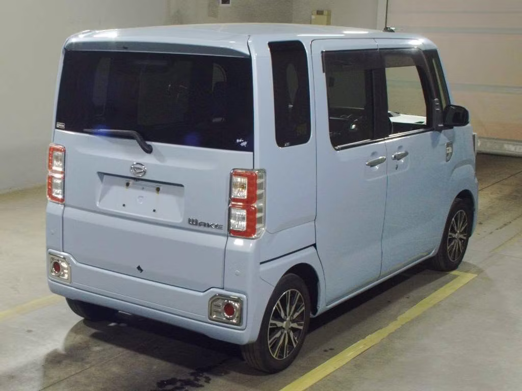 DAIHATSU WAKE