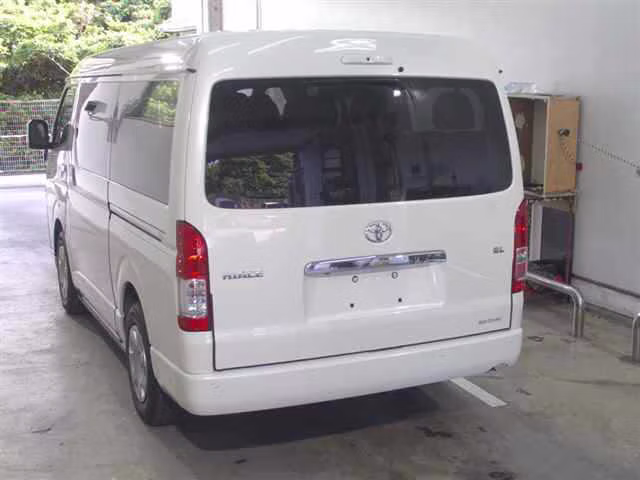 TOYOTA HIACE