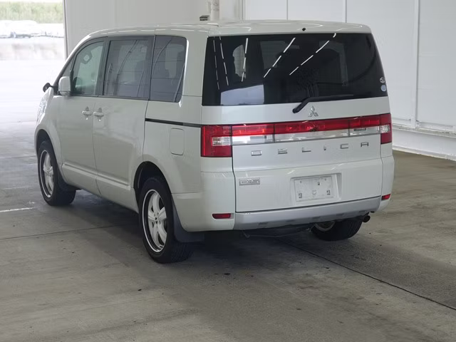 MITSUBISHI DELICA D:5