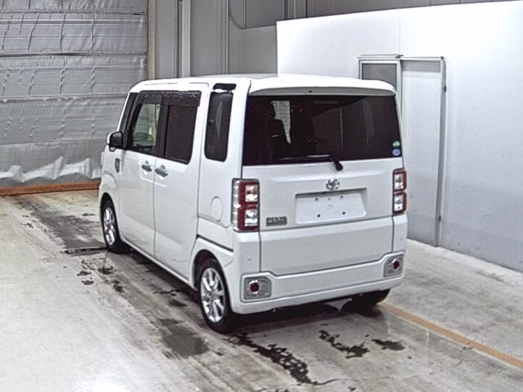 TOYOTA PIXIS MEGA