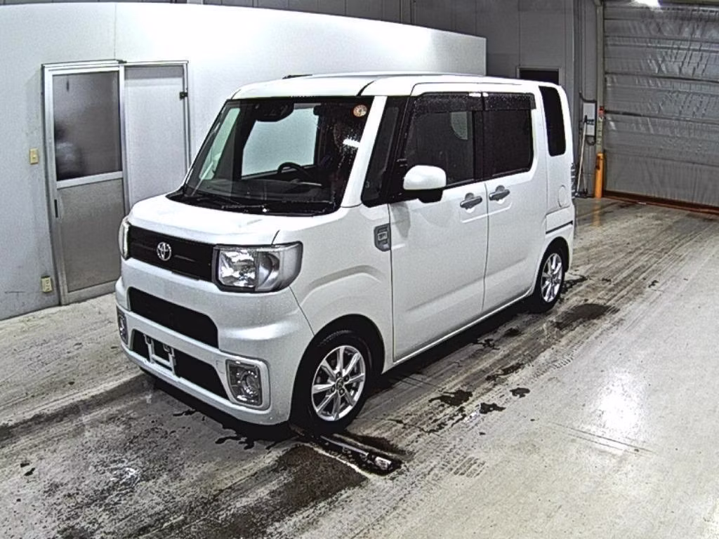TOYOTA PIXIS MEGA