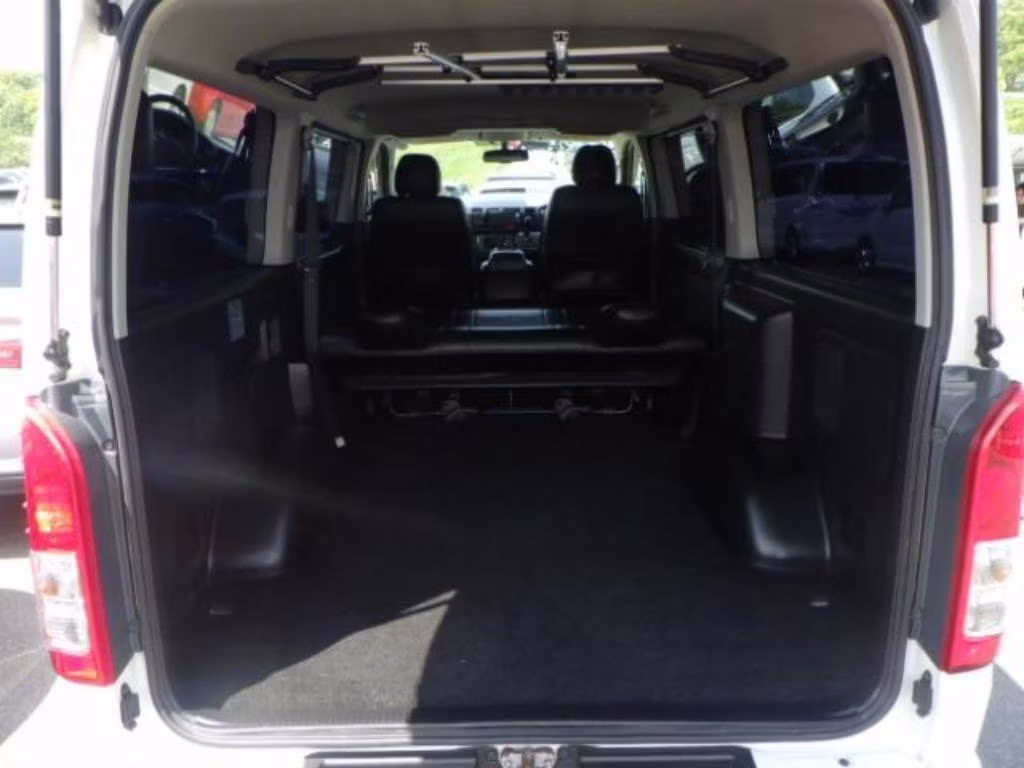 TOYOTA REGIUS ACE