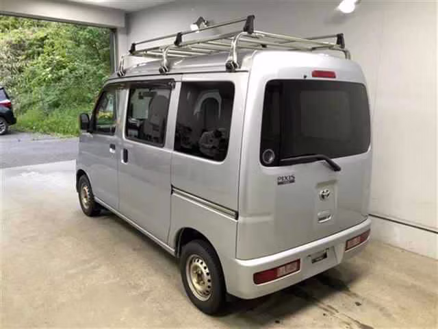 TOYOTA PIXIS VAN