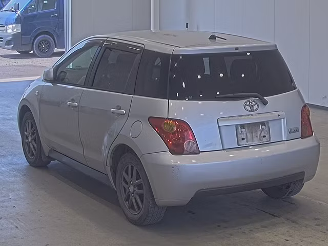 TOYOTA IST