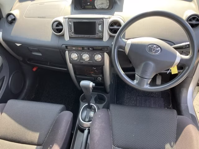 TOYOTA IST