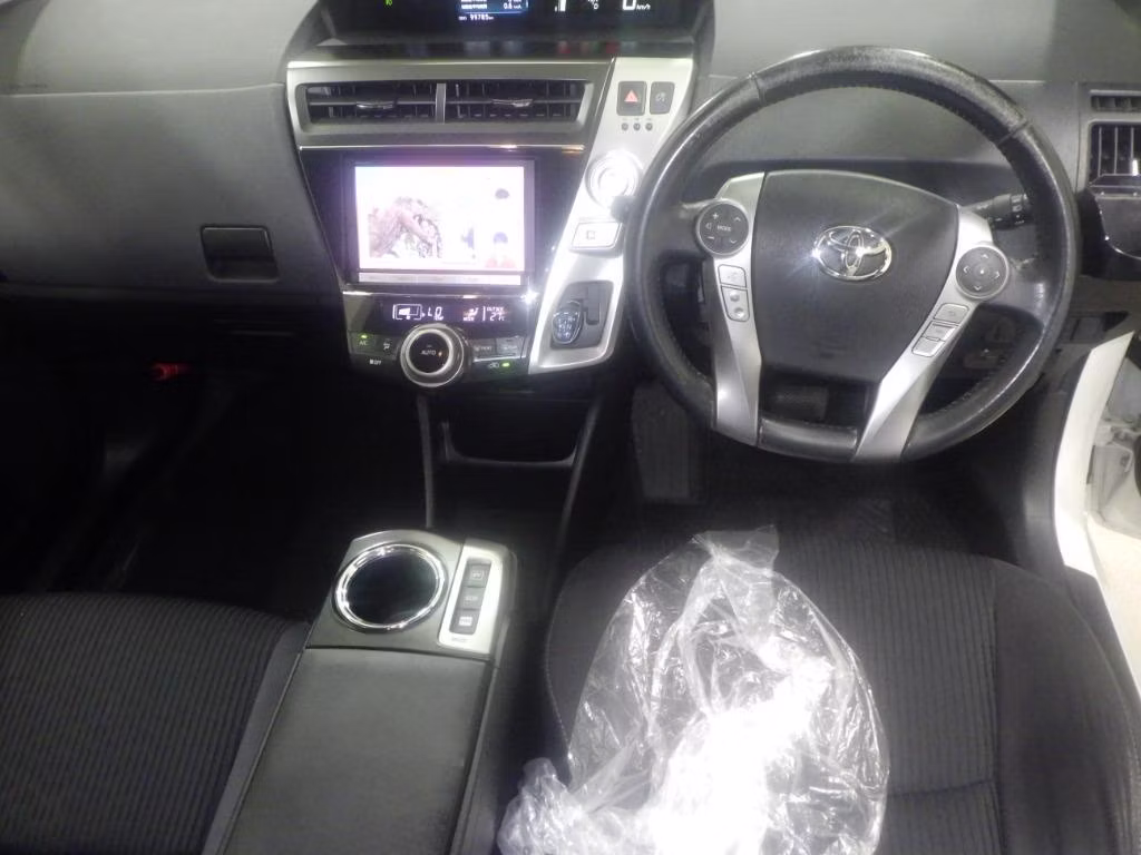 TOYOTA PRIUS ALPHA
