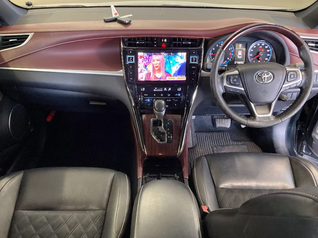 TOYOTA HARRIER