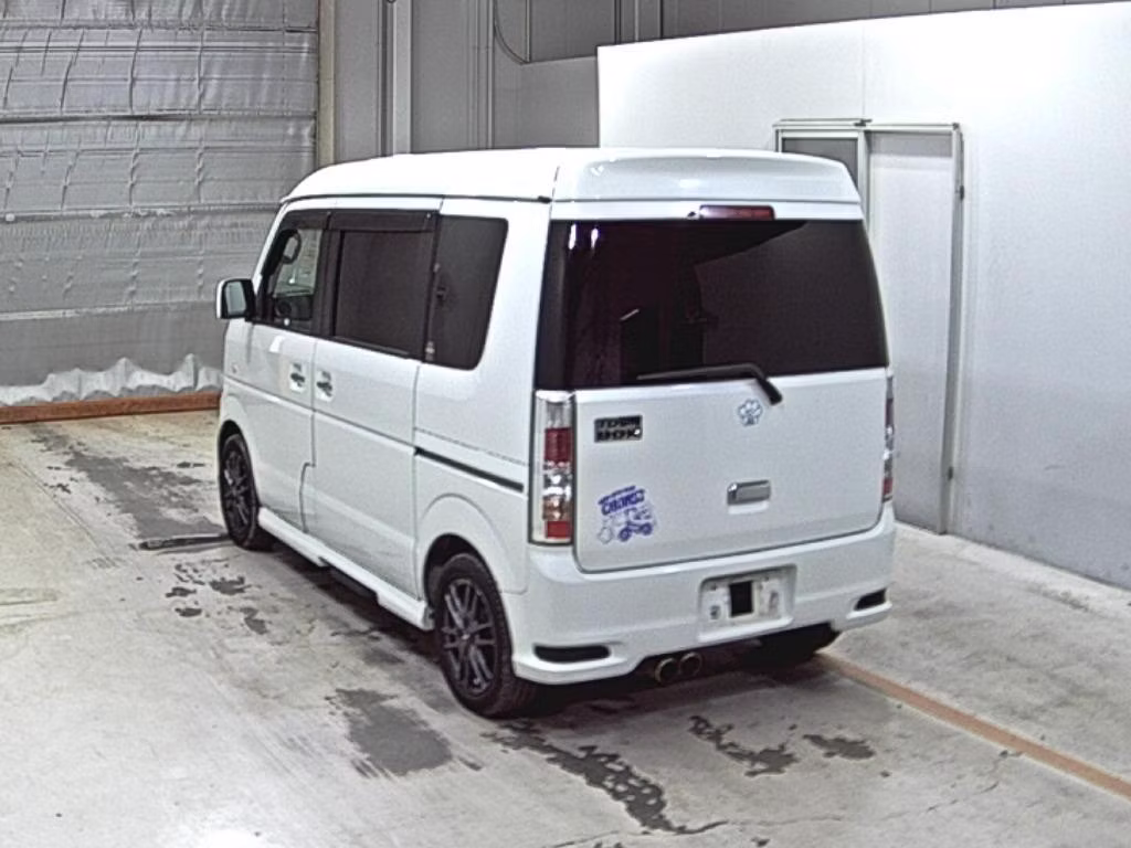 MITSUBISHI TOWN BOX