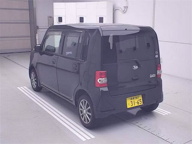 DAIHATSU MOVE CONTE