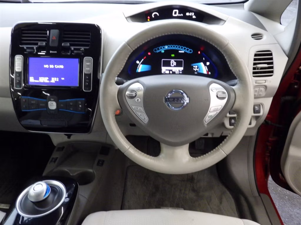 NISSAN LEAF