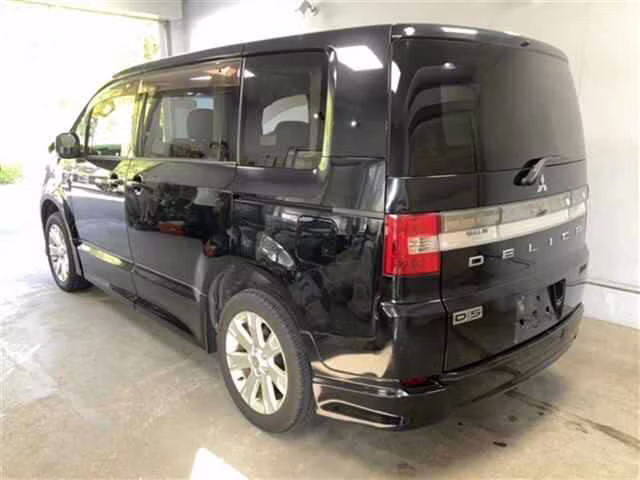 MITSUBISHI DELICA D:5