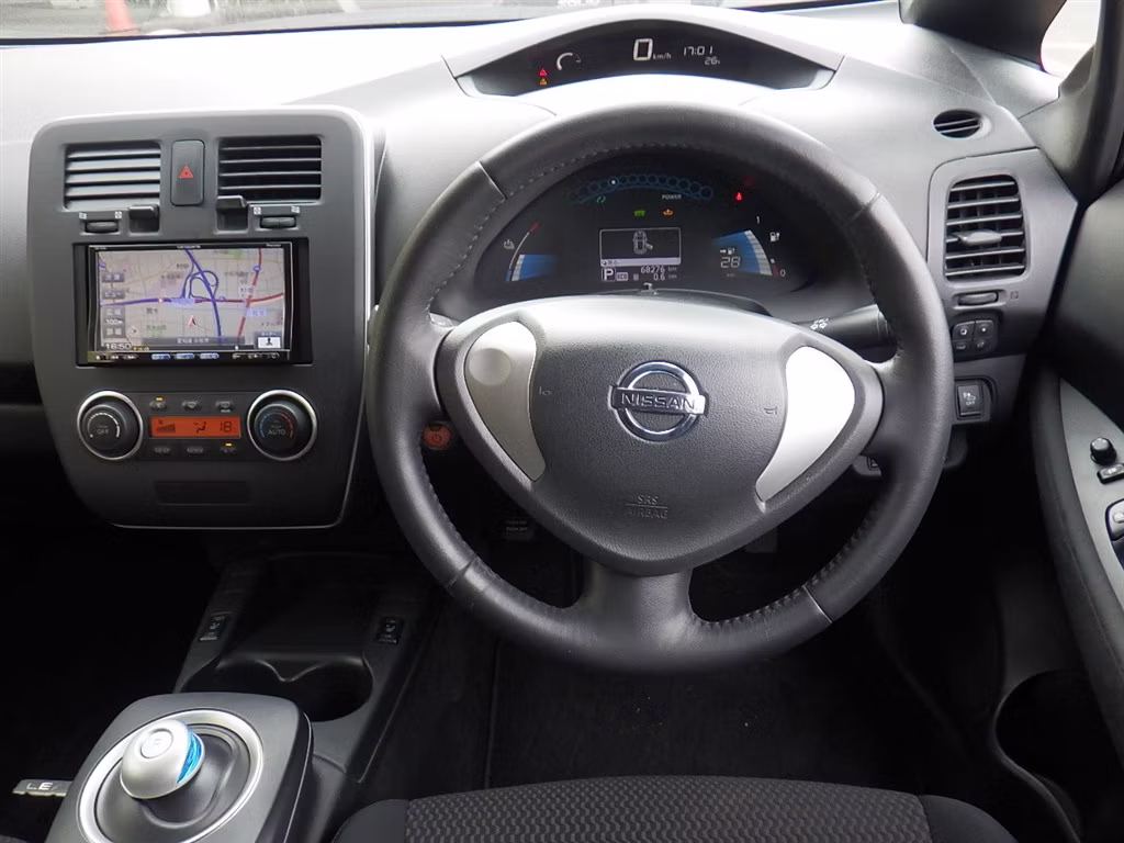NISSAN LEAF