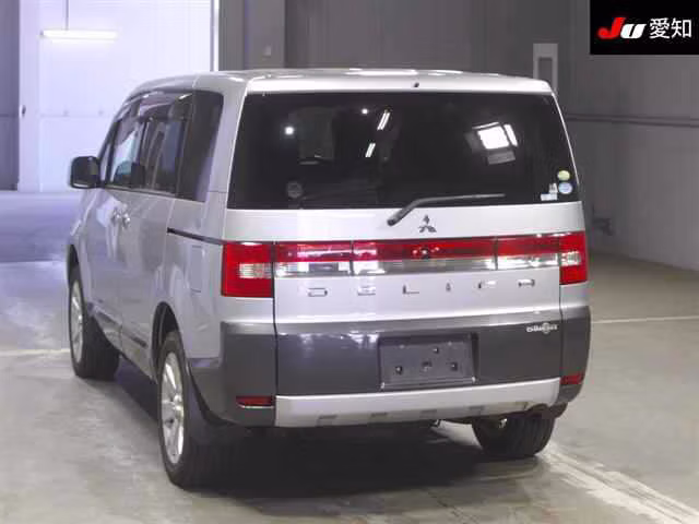 MITSUBISHI DELICA D:5
