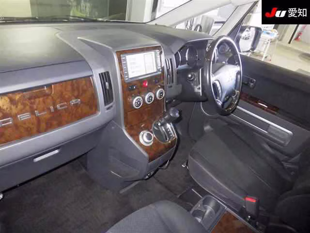 MITSUBISHI DELICA D:5