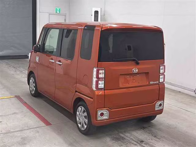 DAIHATSU WAKE